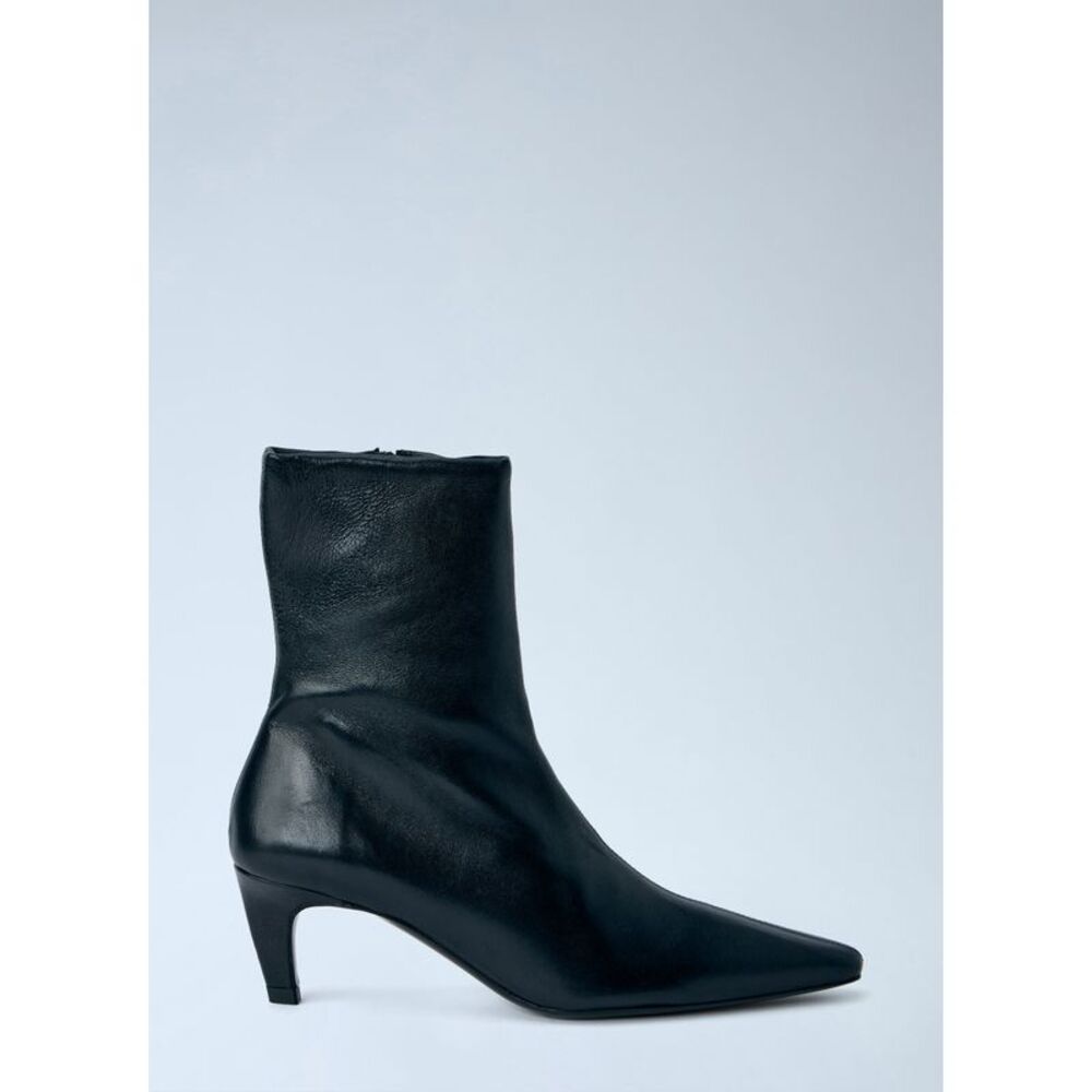 Jude Women Cave Ankle Boots